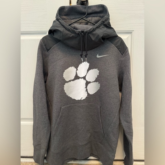 Nike Tops - NWOT women’s Nike Clemson sweatshirt, size medium